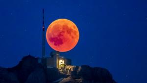 Лунно затъмнение луната