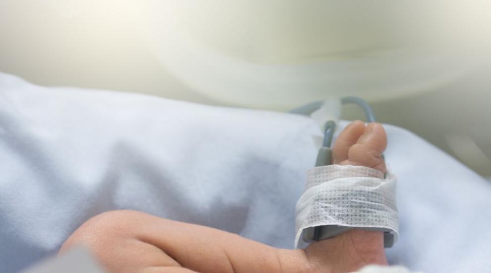 Майка и 2-месечно бебе са с опасност за живота след тежка катастрофа в Шуменско