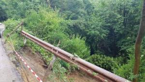 Поройните дъждове са активизирали свлачища