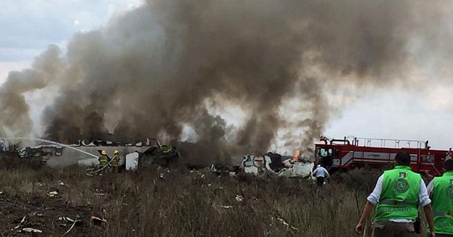 Около 85 души са ранени при разбиването на самолет на