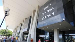Централната гара в София е затворена заради забравена чанта съобщиха
