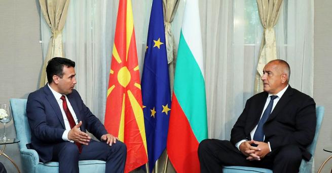 Министър председателят Бойко Борисов и премиерът на Македония Зоран Заев отбелязват