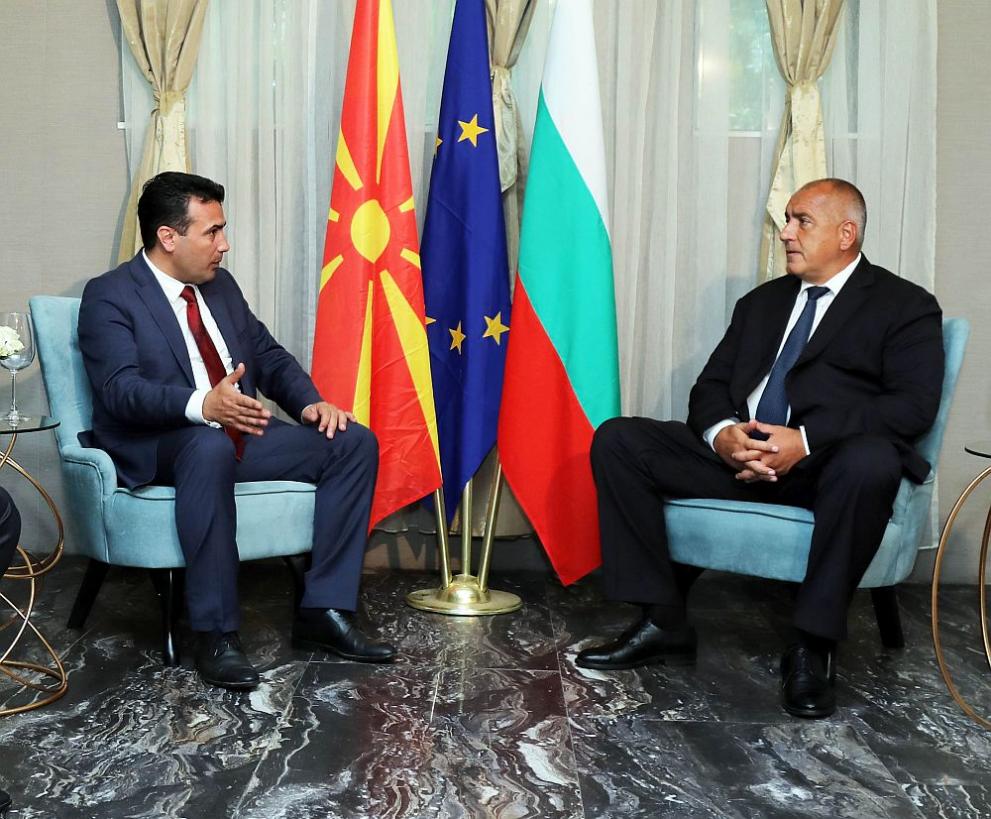 Премиерът Бойко Борисов и македонският министър-председател Зоран Заев при срещата им в Благоевград