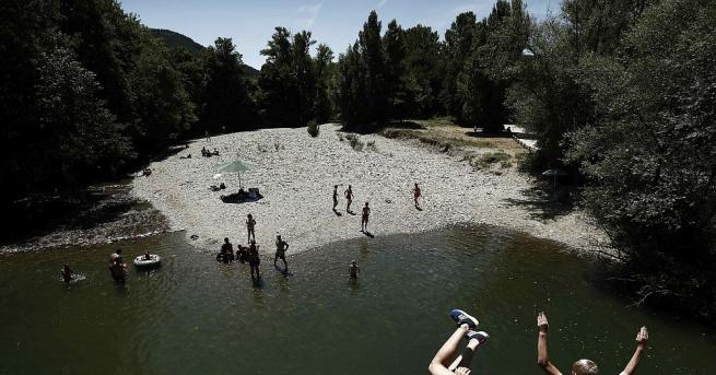 Европа е обхваната от гореща вълна Температурите в Португалия доближиха