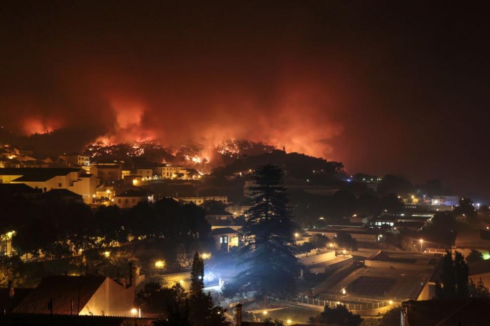 Най-малко 44 човека пострадаха при голям пожар в Португалия