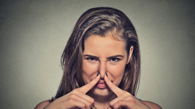 Няколко начина да се отървете от неприятните миризми на обувките