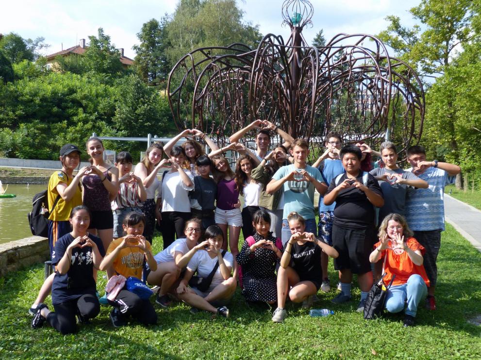 Българи и японци заздравиха приятелството си с катинар на дървото в парк „Маркотея”