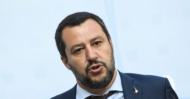 Италианският министър на вътрешните работи Матео Салвини обяви война на