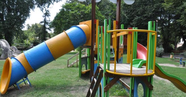 Състоянието на детските площадки и безопасността на децата, които играят