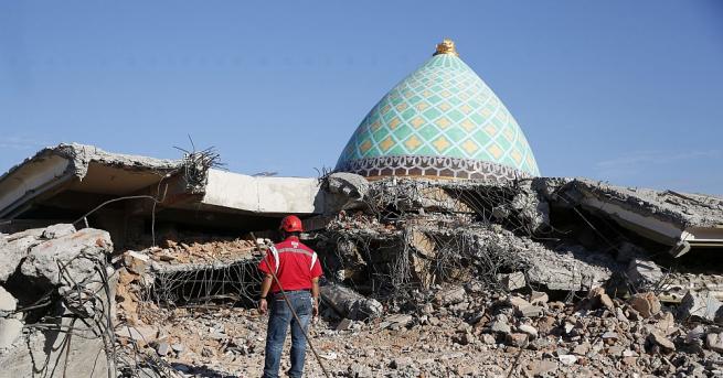 Броят на жертвите на разрушителното земетресение разтърсило в неделя индонезийския