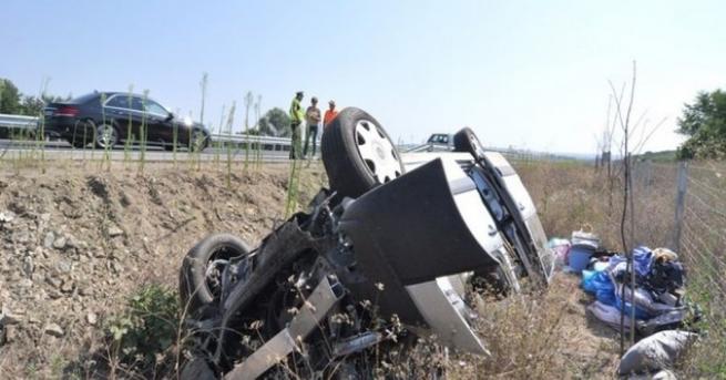 Четирима гастарбайтери пострадаха в катастрофа на магистралата край Свиленград днес