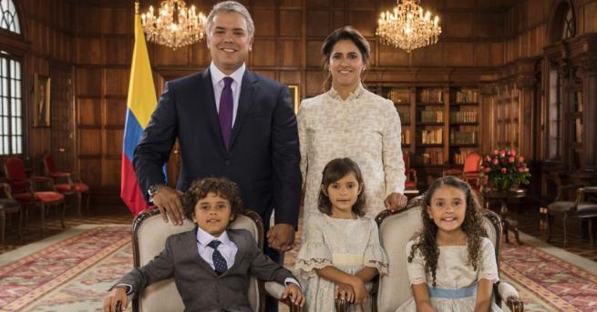 Новият президент на Колумбия очарова света с прекрасното си семейство