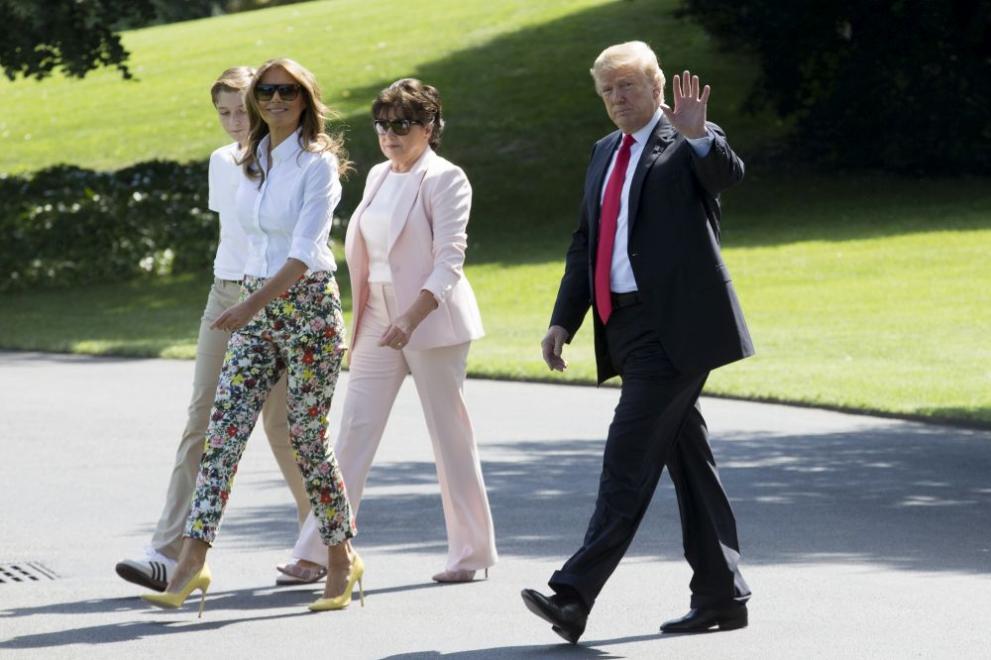  Амалия Кнавс 