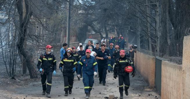 Две села бяха евакуирани заради голям пожар в Гърция Огънят