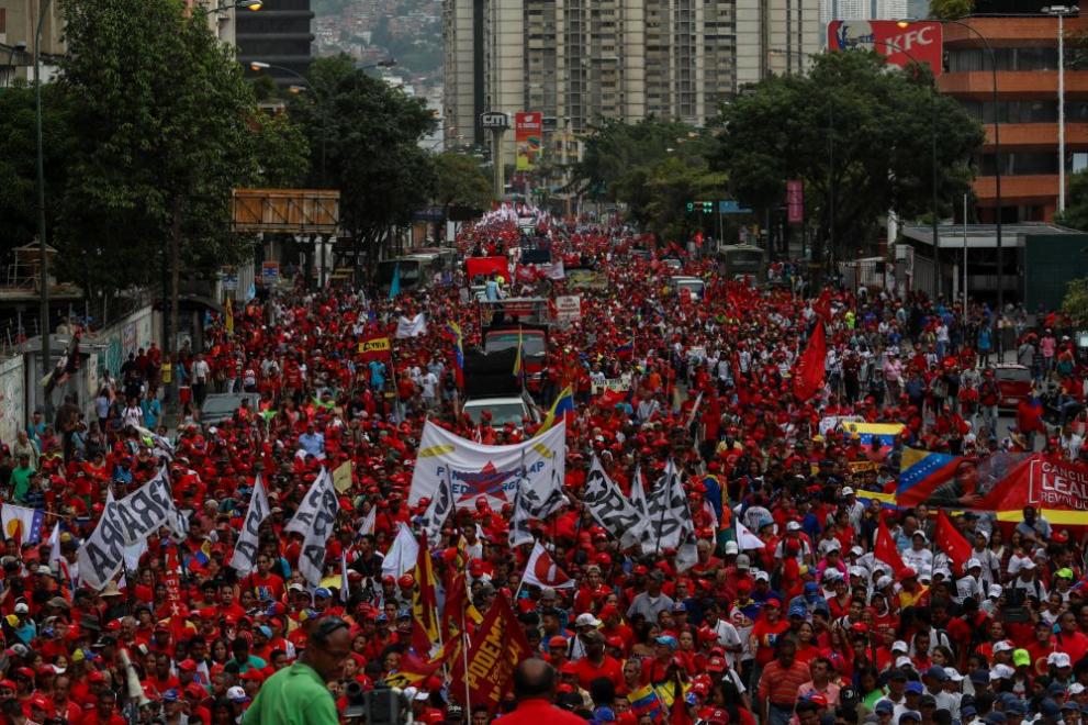 Хиляди венецуелци дефилираха в Каракас в подкрепа на Мадуро