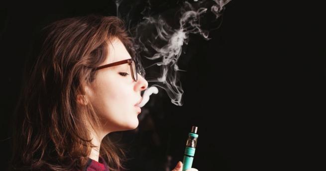 Течностите за електронните цигари са опасни за белите дробове защото