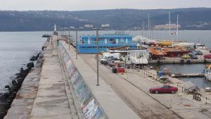 вълнолом Варна