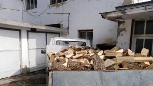 Горските стражари във Варненско задържаха два товарни автомобила и каруци