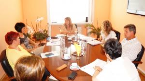 среща детски площадки