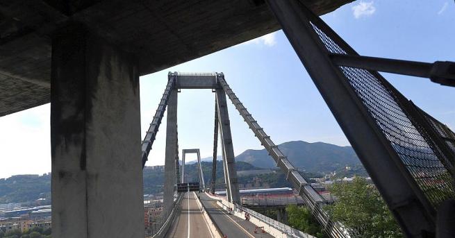 След срутването на източната част на моста Моранди в италианския
