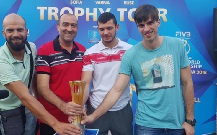 Хиляди бургазлии се докоснаха до магията на купата и я изпратиха към София