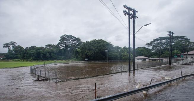 Проливни дъждове продължават да се изливат над Хавайските острови въпреки