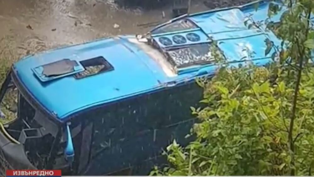 16 души загинаха след като автобус с пътници от село Световрачене, които отивали на екскурзия до манастира 