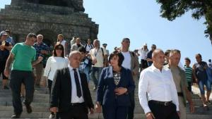 Корнелия Нинова