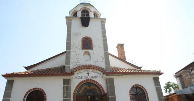 Траурен камбанен звън събра жителите на Световрачене в църквата Св.