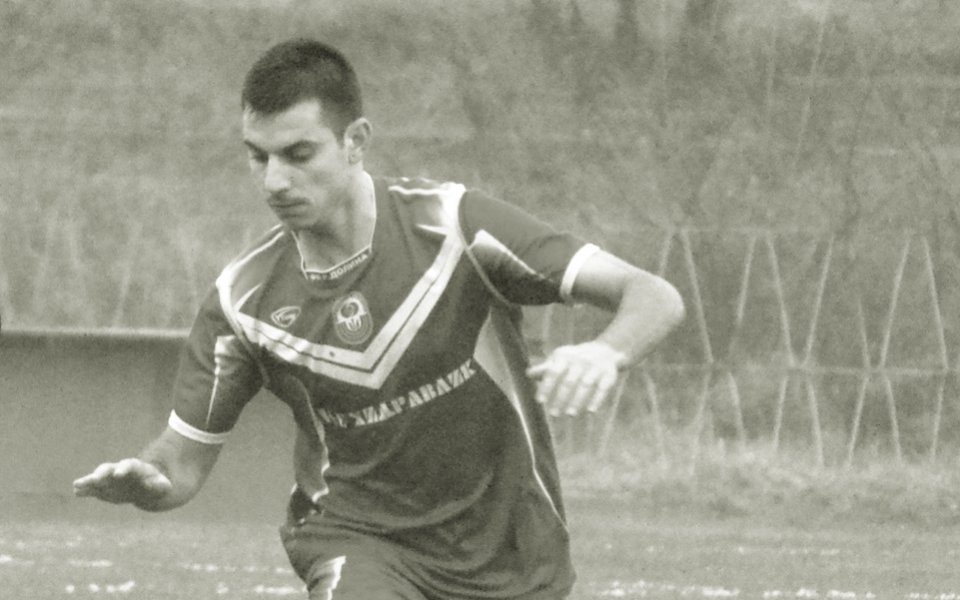 Нещастие в Трета лига: Български футболист почина в съня си