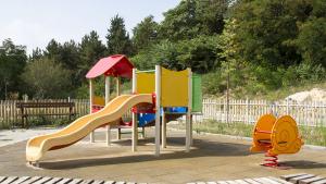 Ремонтират детските площадки в Стара Загора