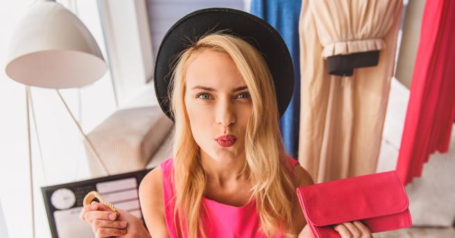 Знаете ли защо тежат толкова много дамските чанти Защото често