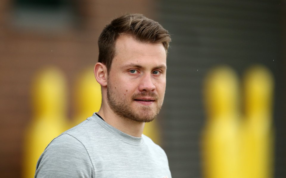 Ливърпул няма да продава вратаря Симон Миньоле и ще го