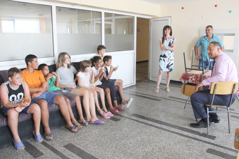 Областният управител посети две социални услуги в Исперих