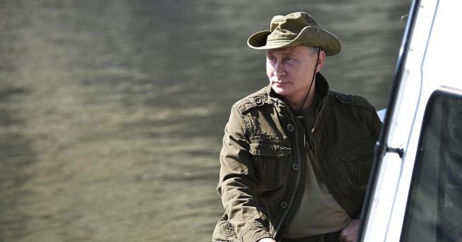 Кремъл публикува няколко снимки, показващи руския президент Владимир Путин да