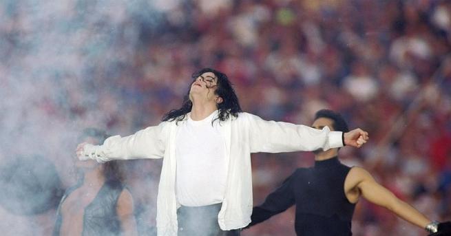 Кралят на попа Майкъл Джексън за шести път оглави класацията