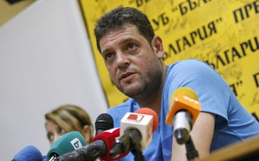 Пламен Константинов и воденият от него Локомотив Новосибирск станаха служебно