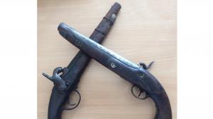 старинни пистолети