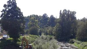 Община Дряново започна почистването на коритото на реката