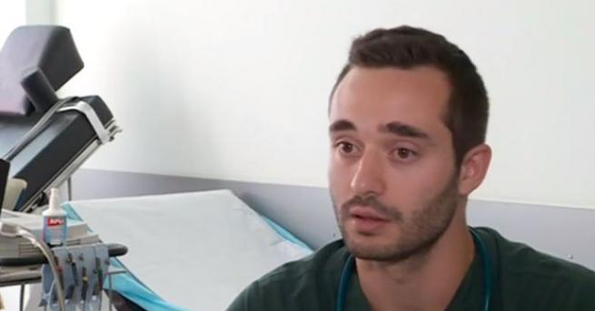 Млад лекар спаси човешки живот, като излезе от болницата с