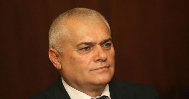 Вътрешният министър Валентин Радев коментира оставката си в кулоарите на