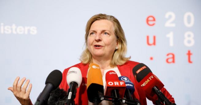 Австрийската министърка на външните работи Карин Кнайсъл която влезе в