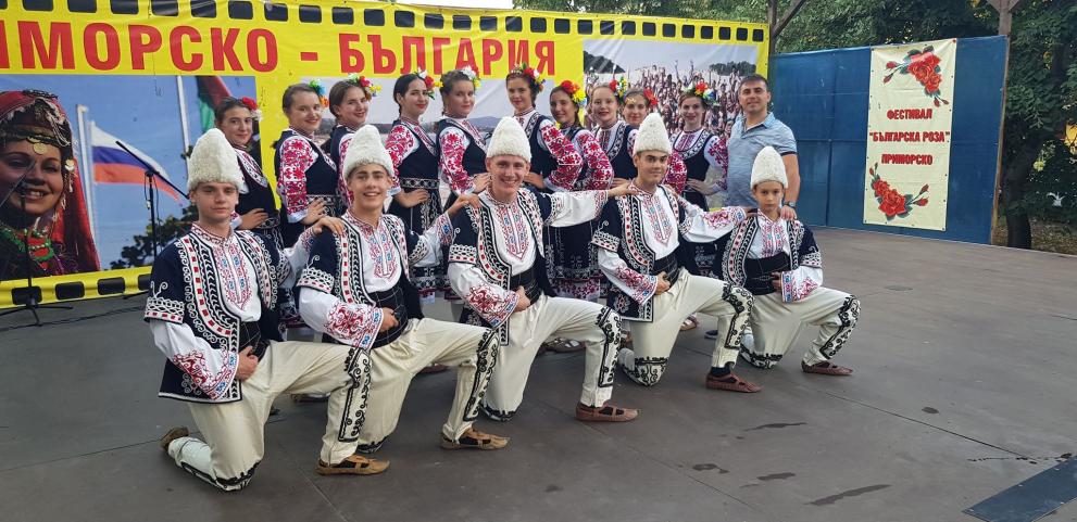 Детско-юношеската школа и представителният състав на фолклорен танцов ансамбъл Рила беше на лагер в ММЦ Приморско и взе участие във десетия международен фолклорен фестивал „Българска роза”- Приморско