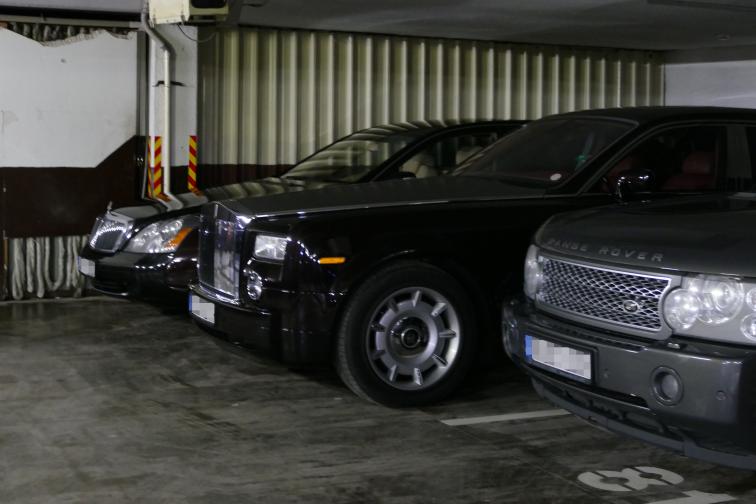  От арестуваните 10 души при профилирана акция в хотелите Маринела в София и Марица и Пловдив, които са благосъстоятелност на предприемача Ветко Арабаджиев, са привлечени 6 лица под наказателна отговорност. Сред тях е синът на Арабаджиев Вълчо, който е с обвиняване пране на... 