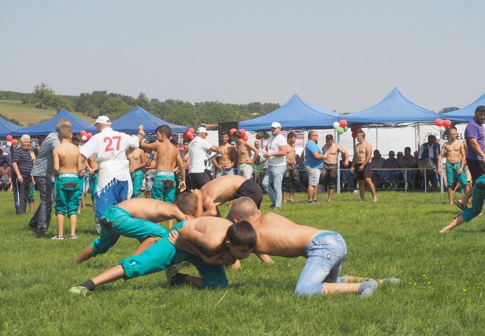 Областният управител бе гост на турнир по мазни борби в община Хитрино