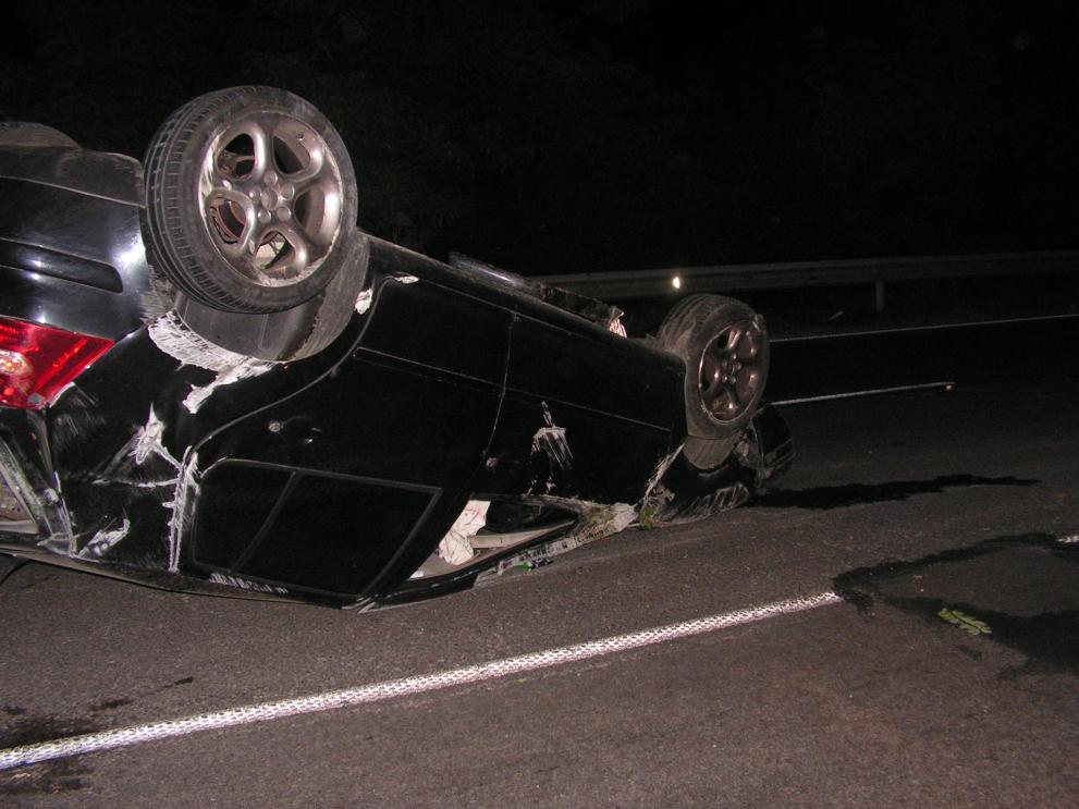 Дрогиран шофьор катастрофира до „Дервента“, засякоха и четирима пияни водачи, пътник пробва да даде рушвет