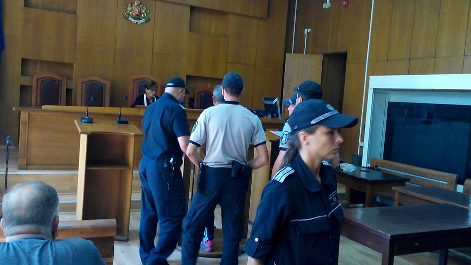 Снимка от делото в Окръжния съд в Пазарджик на 3 септември, когато надзирателят Георги Доков беше освободен под парична гаранция от 10 000 лева