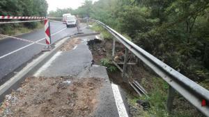 Разраства се свлачището на прохода Шипка