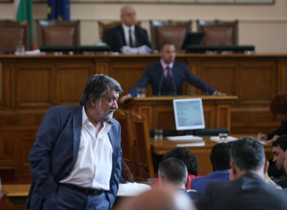  Вежди Рашидов 