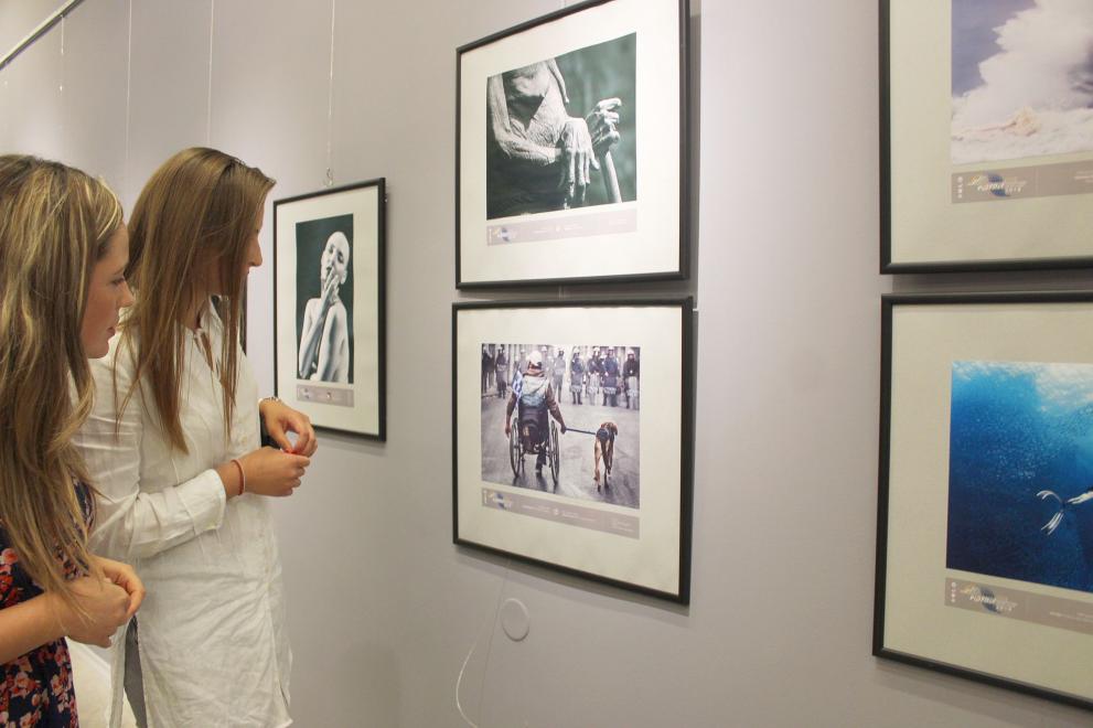 Фотографии от пет континента подредиха в галерията